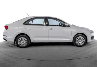 Подержанный автомобиль Skoda Rapid Liftback 2021 года (4 фото)