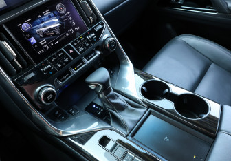 Подержанный автомобиль Lexus LX 2022 года (18 фото)