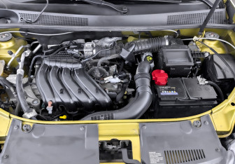 Подержанный автомобиль Renault Sandero 2018 года (9 фото)