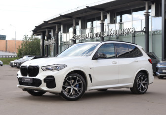 Подержанный автомобиль BMW X5 2022 года (22 фото)