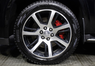 Подержанный автомобиль Cadillac Escalade Suv 2017 года (29 фото)