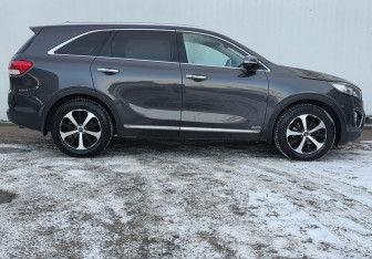 Подержанный автомобиль Kia Sorento 2017 года (4 фото)