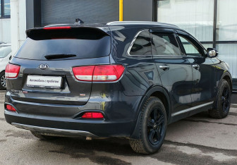 Подержанный автомобиль Kia Sorento 2017 года (5 фото)