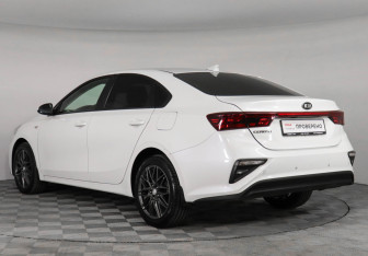 Подержанный автомобиль Kia Cerato Sedan 2019 года (7 фото)