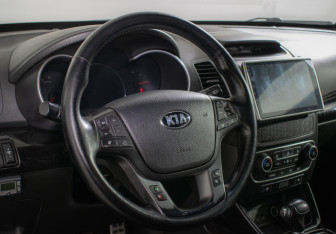 Подержанный автомобиль Kia Sorento 2013 года (16 фото)