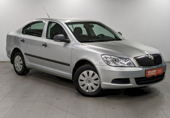 Подержанный автомобиль Skoda Fabia Hatchback 2010 года (3 фото)
