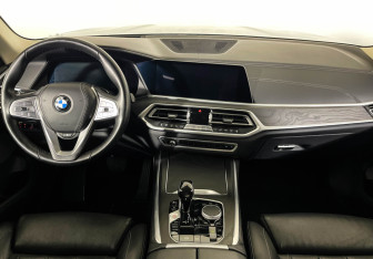 Подержанный автомобиль BMW X7 2019 года (11 фото)
