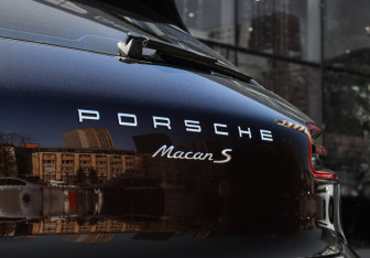 Подержанный автомобиль Porsche Macan 2017 года (38 фото)