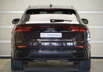 Подержанный автомобиль Audi Q8 2021 года (5 фото)