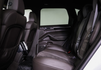 Подержанный автомобиль Porsche Cayenne 2017 года (12 фото)