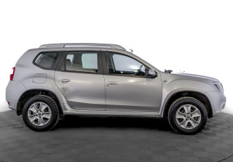 Подержанный автомобиль Nissan Terrano 2021 года (4 фото)