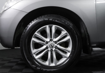 Подержанный автомобиль Nissan Patrol 2011 года (28 фото)