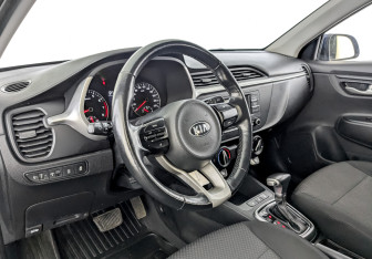 Подержанный автомобиль Kia Rio Hatchback 2021 года (16 фото)