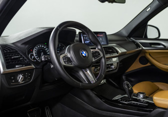 Подержанный автомобиль BMW X3 2019 года (13 фото)