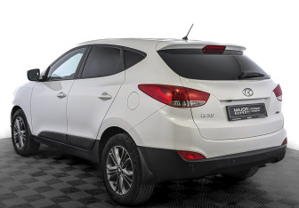 Подержанный автомобиль Hyundai ix35 2014 года (7 фото)