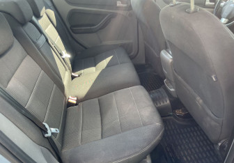 Подержанный автомобиль Ford Focus Sedan 2010 года (11 фото)