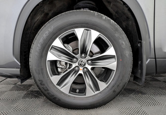 Подержанный автомобиль Toyota Highlander 2021 года (18 фото)