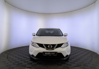 Подержанный автомобиль Nissan Qashqai 2014 года (2 фото)