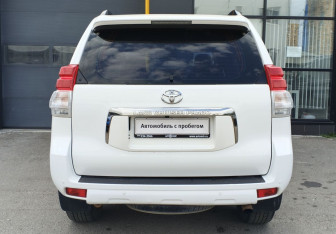 Подержанный автомобиль Toyota Land Cruiser Prado 2012 года (6 фото)