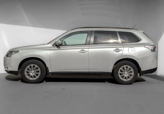 Подержанный автомобиль Mitsubishi Outlander 2013 года (8 фото)