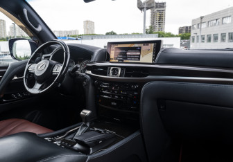 Подержанный автомобиль Lexus LX 2018 года (12 фото)