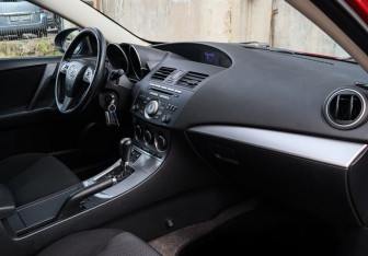 Подержанный автомобиль Mazda 3 Hatchback 2010 года (7 фото)