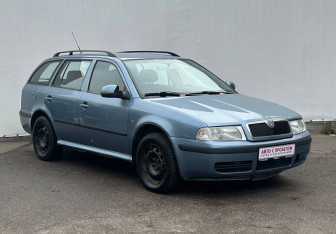 Подержанный автомобиль Skoda Octavia Wagon 2010 года (3 фото)