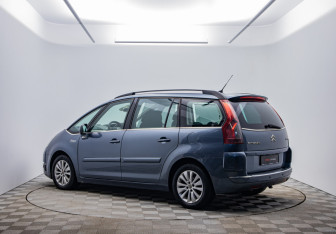 Подержанный автомобиль Citroen C4 Picasso 2008 года (7 фото)