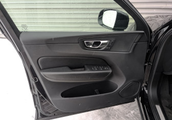 Подержанный автомобиль Volvo XC60 2018 года (17 фото)