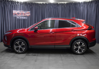 Подержанный автомобиль Mitsubishi Eclipse Cross 2021 года (8 фото)