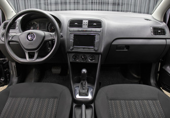 Подержанный автомобиль Volkswagen Polo Sedan 2016 года (14 фото)