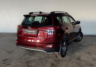 Подержанный автомобиль Toyota RAV4 2016 года (4 фото)