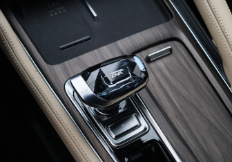 Подержанный автомобиль Geely Monjaro 2025 года (26 фото)