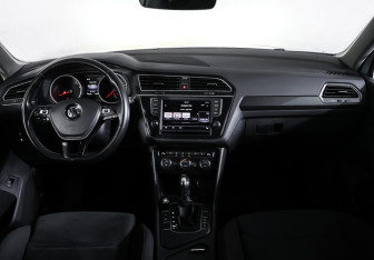 Подержанный автомобиль Volkswagen Tiguan 2017 года (13 фото)