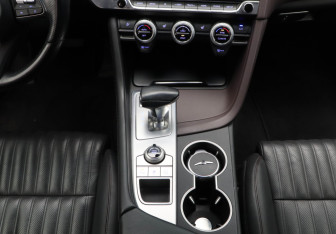 Подержанный автомобиль Genesis G70 2018 года (9 фото)