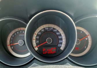 Подержанный автомобиль Kia Cerato Sedan 2012 года (15 фото)