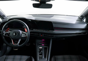 Подержанный автомобиль Volkswagen Golf GTI Hatchback 2021 года (10 фото)