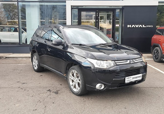 Подержанный автомобиль Mitsubishi Outlander 2012 года (3 фото)
