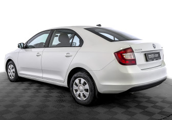 Подержанный автомобиль Skoda Rapid Liftback 2019 года (7 фото)