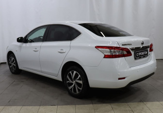 Подержанный автомобиль Nissan Sentra Sedan 2015 года (6 фото)