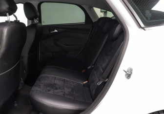 Подержанный автомобиль Ford Focus Hatchback 2013 года (9 фото)