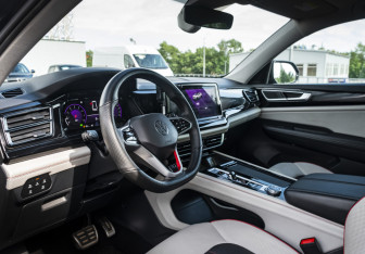 Подержанный автомобиль Volkswagen Teramont 2023 года (9 фото)