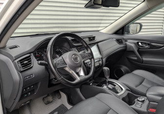 Подержанный автомобиль Nissan X-Trail 2020 года (16 фото)