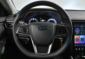 Подержанный автомобиль JAC J7 2022 года (6 фото)