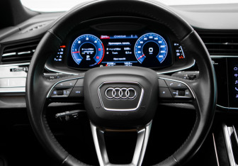 Подержанный автомобиль Audi Q8 2019 года (10 фото)