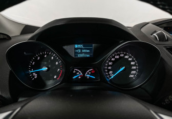 Подержанный автомобиль Ford Kuga 2016 года (11 фото)