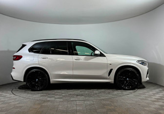 Подержанный автомобиль BMW X5 2020 года (5 фото)