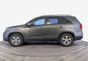 Подержанный автомобиль Kia Sorento 2014 года (8 фото)