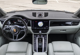 Подержанный автомобиль Porsche Macan 2019 года (16 фото)