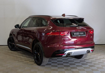 Подержанный автомобиль Jaguar F-Pace 2016 года (7 фото)